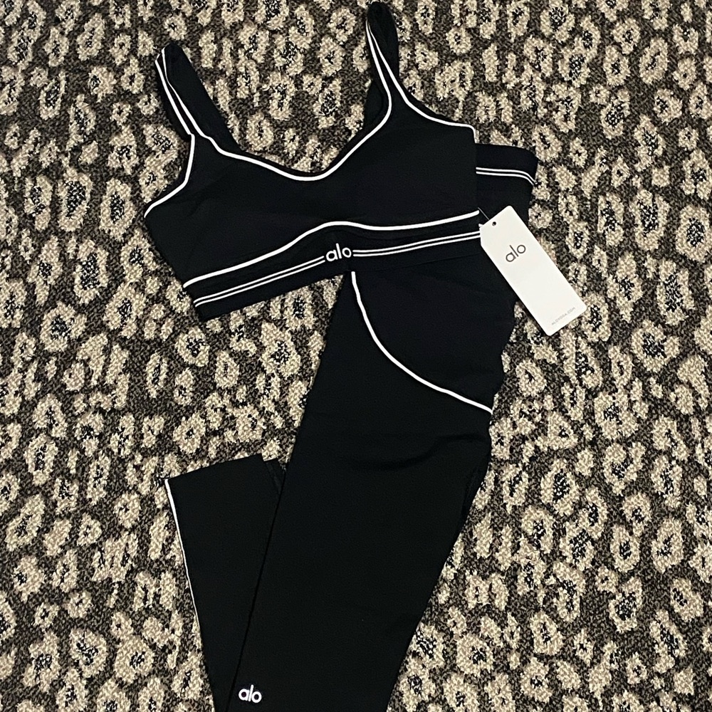 ALO Yoga Black Sports Bra & Leggings Set with White Piping